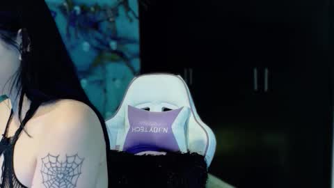 Snapshot of madison_jacksonn chatting on 11/15/25, 09:54 madison_jacksonn online show from 11/15/25, 09:54