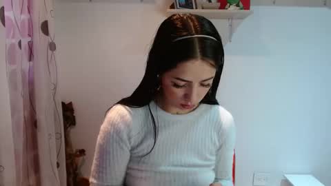 Snapshot of madisoncambel chatting on 01/28/25, 01:16 Madison Cambel online show from 01/28/25, 01:16