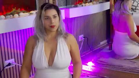 Snapshot of madisonrusso chatting on 11/17/25, 08:53 madisonrusso online show from 11/17/25, 08:53