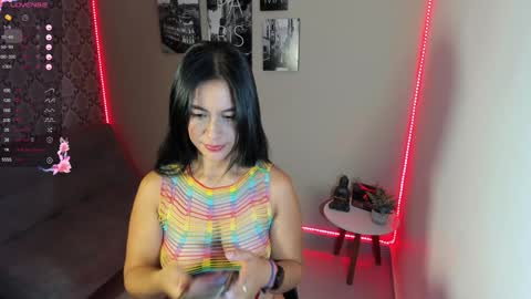 Snapshot of madisson_ryan chatting on 01/20/25, 01:07 help me reach 5000 followers 3 online show from 01/20/25, 01:07