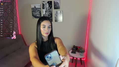 Snapshot of madisson_ryan chatting on 01/23/25, 06:03 help me reach 5000 followers 3 online show from 01/23/25, 06:03
