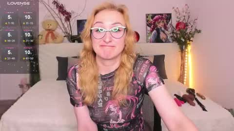Snapshot of madissonkiss chatting on 09/26/25, 02:26 Madisson online show from 09/26/25, 02:26