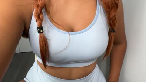 Snapshot of madsnextdoor chatting on 11/09/25, 09:57 Maddie online show from 11/09/25, 09:57