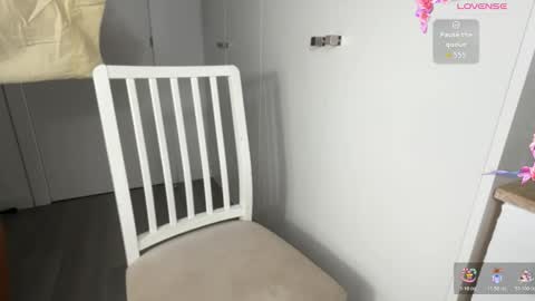 Snapshot of madsnextdoor chatting on 11/13/25, 08:30 Maddie online show from 11/13/25, 08:30