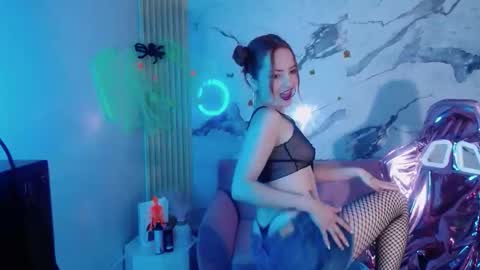 Snapshot of mady0619_ch chatting on 10/13/25, 11:10 Mady online show from 10/13/25, 11:10