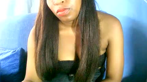 Snapshot of maelahlove chatting on 12/05/24, 09:39 MaelahLove online show from 12/05/24, 09:39