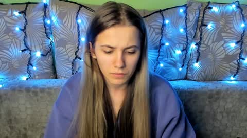 Snapshot of maggiecake chatting on 12/11/24, 01:05 Maggie online show from 12/11/24, 01:05