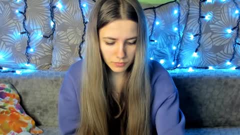 Snapshot of maggiecake chatting on 12/17/24, 04:12 Maggie online show from 12/17/24, 04:12