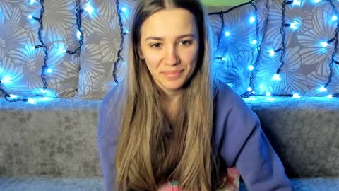 Snapshot of maggiecake chatting on 12/18/24, 03:26 Maggie online show from 12/18/24, 03:26