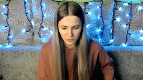 Snapshot of maggiecake chatting on 01/03/25, 01:05 Maggie online show from 01/03/25, 01:05