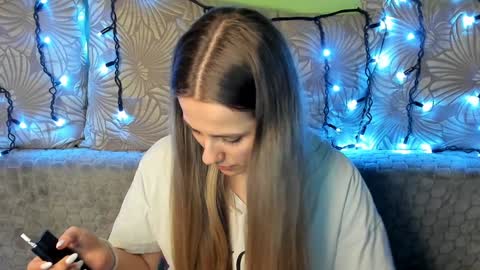Snapshot of maggiecake chatting on 01/19/25, 01:43 Maggie online show from 01/19/25, 01:43