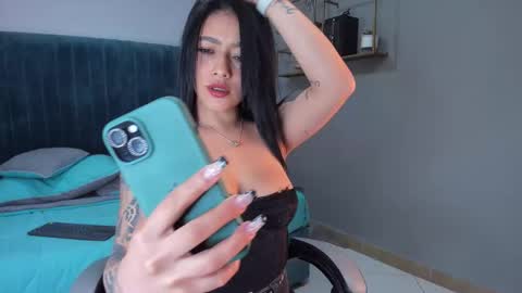 Snapshot of magic_isa chatting on 09/25/25, 11:36 Isa online show from 09/25/25, 11:36