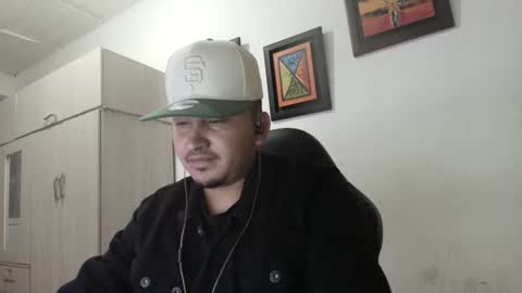 Snapshot of magic_milk23 chatting on 09/22/25, 02:35 magic_milk23 online show from 09/22/25, 02:35