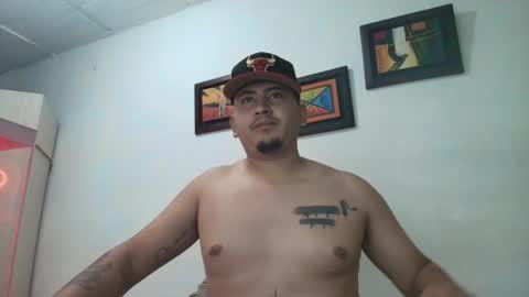 magic_milk23 online show from 11/14/25, 03:27