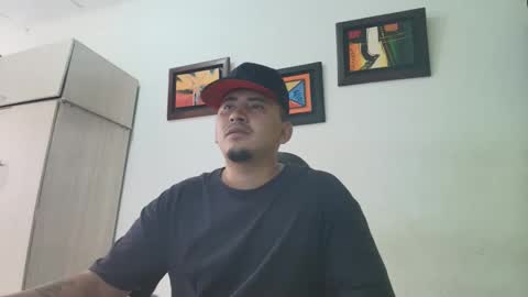 magic_milk23 online show from 11/18/25, 06:45