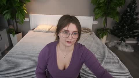 Snapshot of magicpeachhs chatting on 12/11/24, 06:58 Emily online show from 12/11/24, 06:58