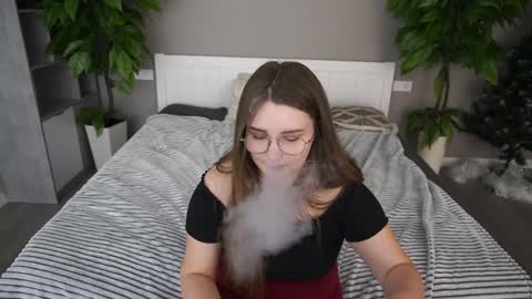 Snapshot of magicpeachhs chatting on 12/11/24, 10:03 Emily online show from 12/11/24, 10:03