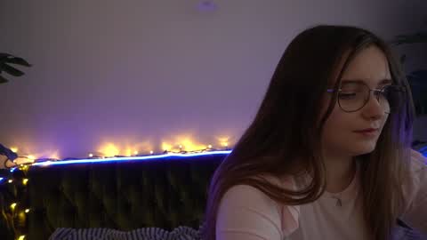 Snapshot of magicpeachhs chatting on 12/16/24, 12:06 Emily online show from 12/16/24, 12:06