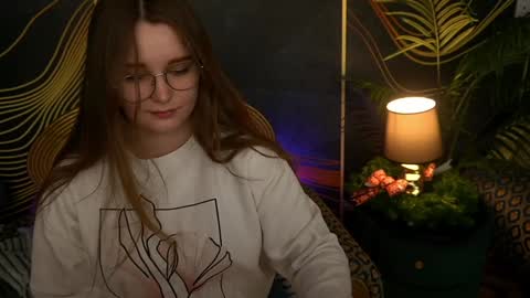 Snapshot of magicpeachhs chatting on 12/19/24, 03:08 Emily online show from 12/19/24, 03:08