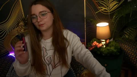Snapshot of magicpeachhs chatting on 12/19/24, 06:12 Emily online show from 12/19/24, 06:12