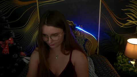 Snapshot of magicpeachhs chatting on 01/01/25, 10:54 Emily online show from 01/01/25, 10:54