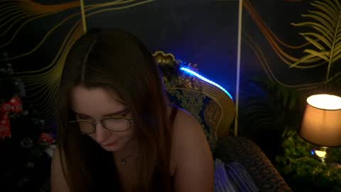 Snapshot of magicpeachhs chatting on 01/01/25, 01:59 Emily online show from 01/01/25, 01:59