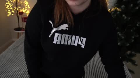 Snapshot of magicpeachhs chatting on 01/02/25, 01:51 Emily online show from 01/02/25, 01:51