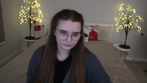 Snapshot of magicpeachhs chatting on 01/06/25, 02:58 Emily online show from 01/06/25, 02:58