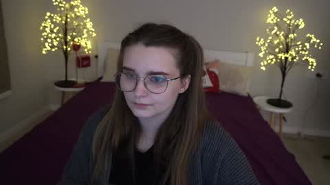 Snapshot of magicpeachhs chatting on 01/06/25, 09:00 Emily online show from 01/06/25, 09:00