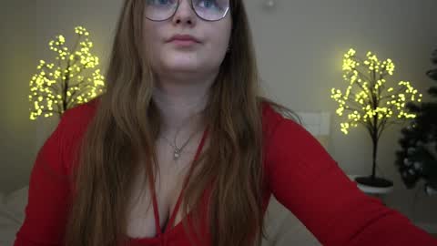 Snapshot of magicpeachhs chatting on 01/09/25, 02:07 Emily online show from 01/09/25, 02:07