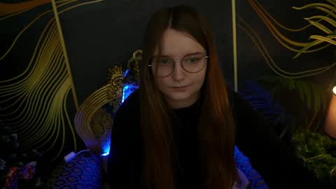 Snapshot of magicpeachhs chatting on 01/14/25, 01:17 Emily online show from 01/14/25, 01:17