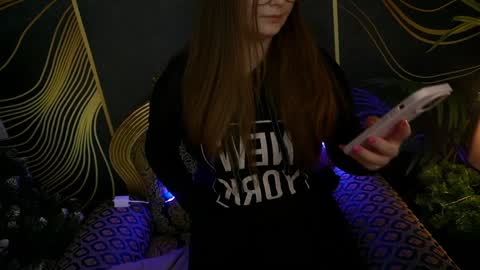 Snapshot of magicpeachhs chatting on 01/17/25, 02:07 Emily online show from 01/17/25, 02:07
