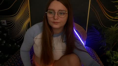 Snapshot of magicpeachhs chatting on 01/20/25, 01:32 Emily online show from 01/20/25, 01:32