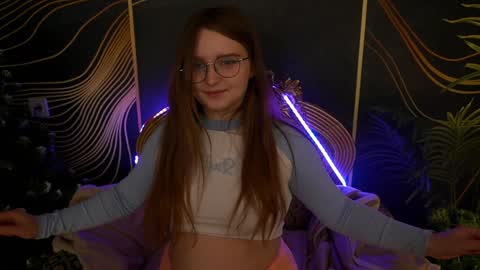 Snapshot of magicpeachhs chatting on 01/20/25, 07:35 Emily online show from 01/20/25, 07:35