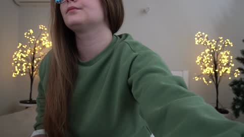 Snapshot of magicpeachhs chatting on 01/22/25, 07:56 Emily online show from 01/22/25, 07:56