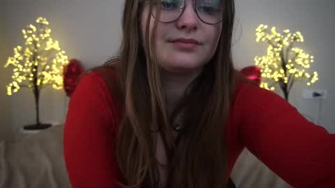 Snapshot of magicpeachhs chatting on 02/25/25, 05:25 Emily online show from 02/25/25, 05:25