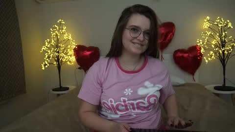 Snapshot of magicpeachhs chatting on 02/28/25, 07:46 Emily online show from 02/28/25, 07:46