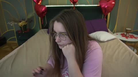 Snapshot of magicpeachhs chatting on 03/03/25, 06:44 Emily online show from 03/03/25, 06:44