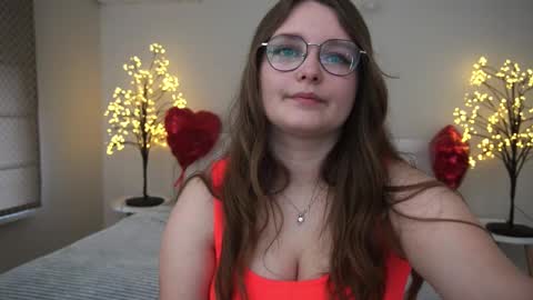 Snapshot of magicpeachhs chatting on 03/11/25, 07:04 Emily online show from 03/11/25, 07:04