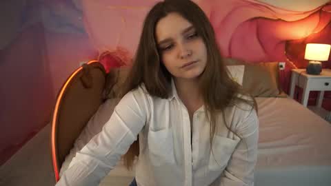 Snapshot of magicpeachhs chatting on 09/17/25, 12:40 Emily online show from 09/17/25, 12:40