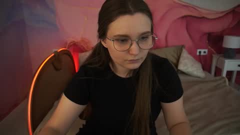 Snapshot of magicpeachhs chatting on 09/22/25, 12:51 Emily online show from 09/22/25, 12:51