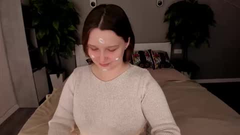 Snapshot of magicpeachhs chatting on 09/25/25, 06:39 Emily online show from 09/25/25, 06:39