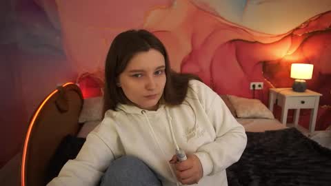 Snapshot of magicpeachhs chatting on 10/02/25, 06:20 Emily online show from 10/02/25, 06:20