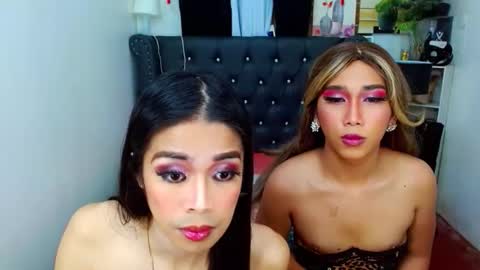 Snapshot of magnificenttranny chatting on 11/16/25, 02:33 BELLA AND HANA online show from 11/16/25, 02:33