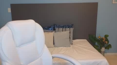 Snapshot of maiaa_ruiz chatting on 02/25/25, 01:28 Maiaa Ruiz online show from 02/25/25, 01:28