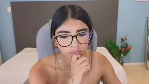 Snapshot of maiaa_ruiz chatting on 10/15/25, 01:44 Maiaa Ruiz online show from 10/15/25, 01:44