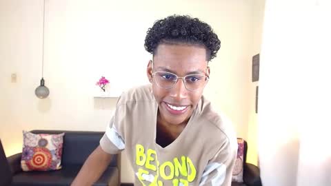 Snapshot of maiki18 chatting on 03/05/25, 02:01 I am Maik online show from 03/05/25, 02:01