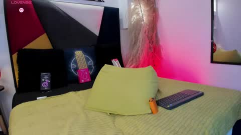 Maiky Cooper online show from 10/08/25, 09:12