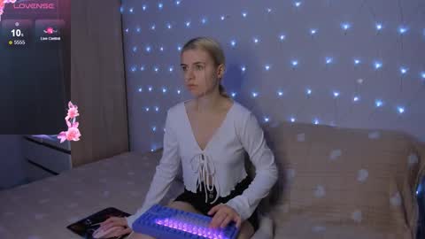 Your kitty online show from 10/14/25, 03:24