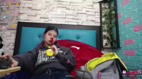  MAILY CAN  online show from 11/01/25, 12:40